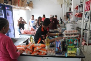 Consejo comunal defiende a Víveres Nino 2 1808 4B