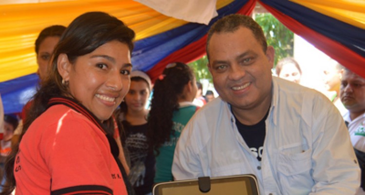 Estudiantes de la UNERMB recibieron tabletas 1 1819 3B
