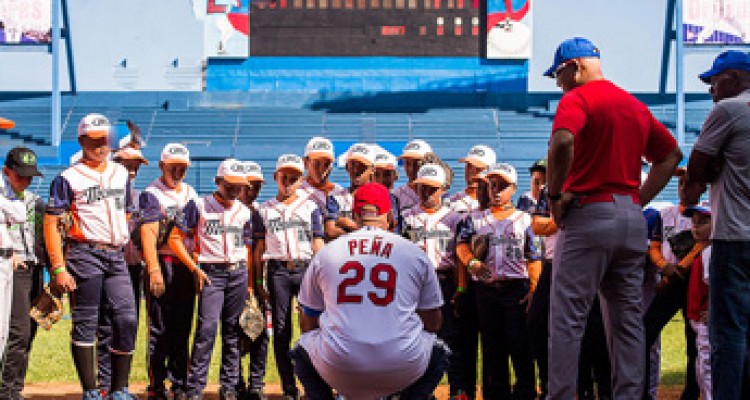 Estrellas de la MLB deleitan a niños 1 1822 12E Agencias 01