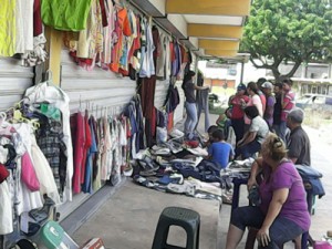 Vecinos se reúnen para vender «corotos» 2 1831 3DDDDD