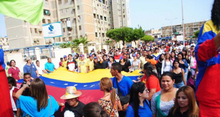 Jóvenes marcharon para celebrar su día 1 1872 3BBBB