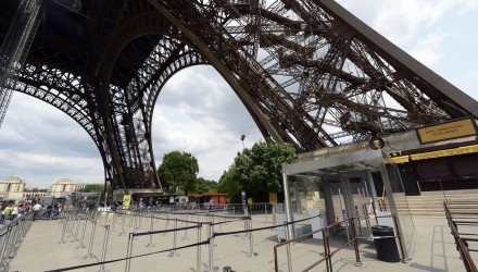 13 E EIFFEL WEB