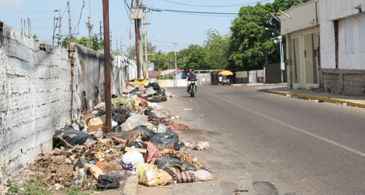 Vecinos del barrio San José lanzan la basura en plena vía pública - Qué ...