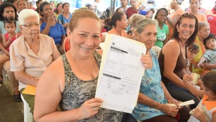 7B Entrega de títulos de propiedad