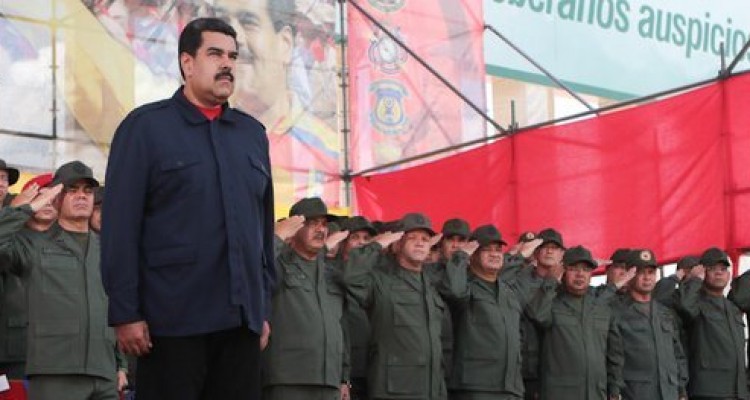 Presidente Nicolas Maduro con FANB