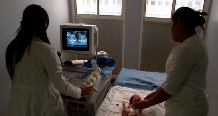 SAHUM garantiza atención médica gratuita de calidad a niños y niñas 1 SAHUM proporciona a los padres el cuidado integral de los niños con todos los programas y especialidades pediátricas que se atienden en la institución