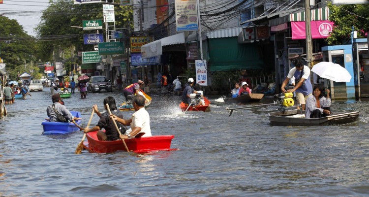 ascienden a 684 los muertos por las inundaciones en tailandia