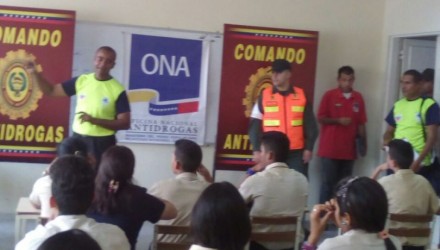 el comisionado ONA Zulia Teofilo Muñoz informa sobre los procesos preventivos que la ONA realiza en los planteles educativos