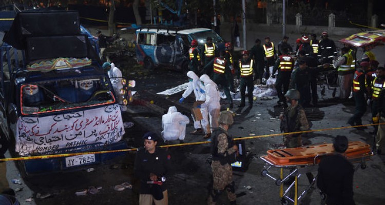Pakistan muertos atentado Lahore FotoAFP MEDIMA20170213 0092 5