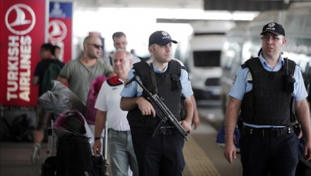 agentes policia turca ataturk 1467214765775