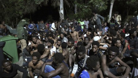 inmigrantes entran Ceuta masivo vallado TINIMA20170220 0026 5