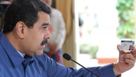 tomas elias gonzalez Nicol s Maduro present el Carnet de la Patria para regular el acceso a la comida