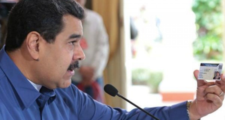tomas elias gonzalez Nicol s Maduro present el Carnet de la Patria para regular el acceso a la comida