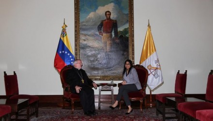 040917JRnuncioapostolicoreuniondespacho03 696x464