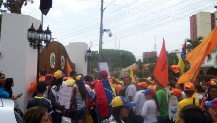 POL 100417 MANIFESTACIÓN CASA DEL GOBERNADOR E CONTRERAS 1