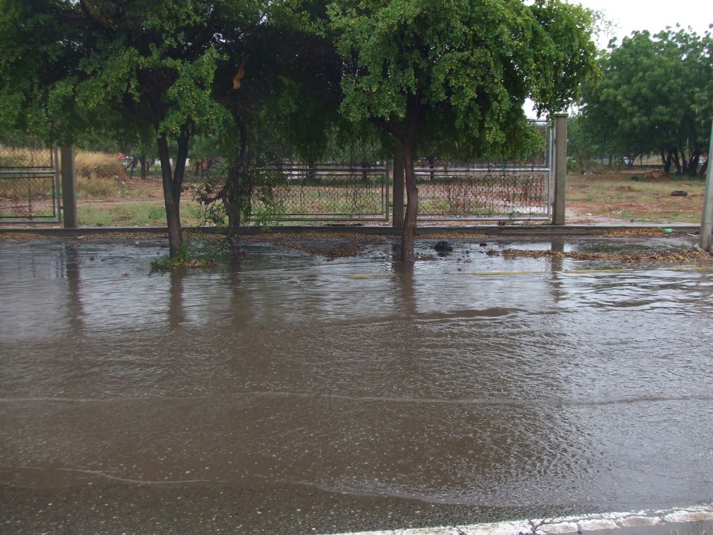 Lluvias en Maracaibo convierten a la ciudad en una laguna 7 REG - 270317 - LLUVIAS MARACAIBO - M FARIA (3)