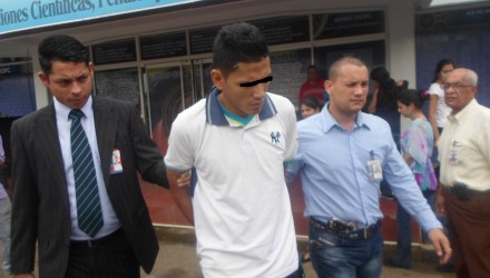 14a COLOCAR CINTO EN LOS OJOS
