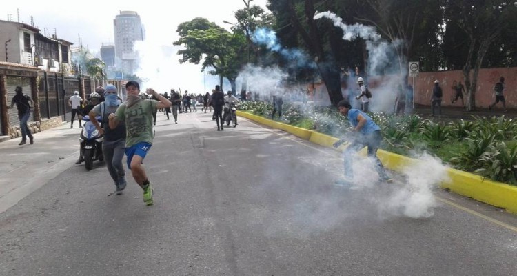 Un joven muerto durante manifestaciones en Valencia 1 1499727055945