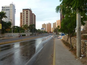 La avenida EL Milagro a la altura del centro deportivo Cotorrera totalmente despejada; en el paro anterior, este fue un punto conflictivo con la GNB