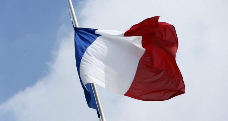 Francia bandera media asta