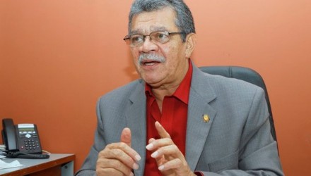 1. Foto entrevista Earle Herrera