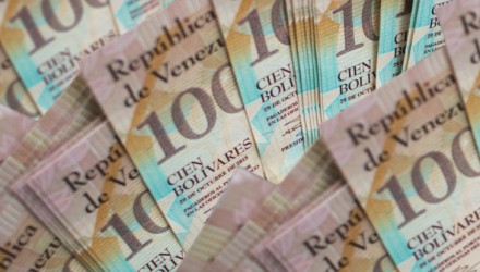 donde estaban los billetes de 100 737x415