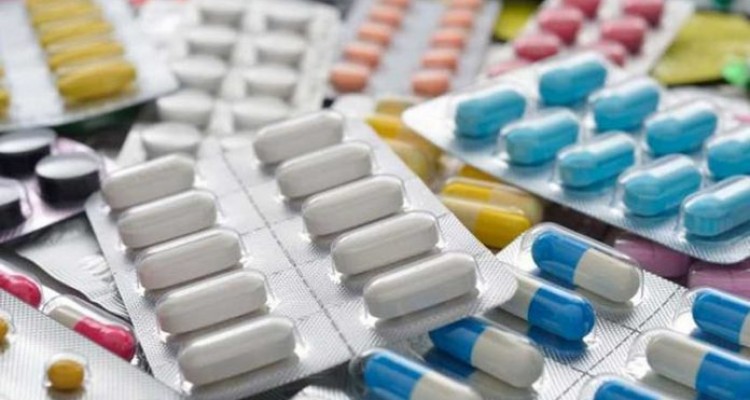 Fefarven: 10 millones de dosis de medicinas no cubren la necesidad del país 1 pastillas 696x434