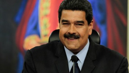 maduro riendo en rueda de prensa jpg