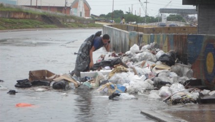 ni la lluvia para el hambre. Herwin Godoy