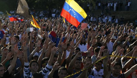 2014 02 15T000247Z 424448046 GM1EA2F0MA401 RTRMADP 3 VENEZUELA PROTESTS.x43795