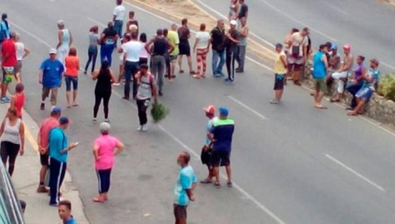 PROTESTTA EN LA GUAIRA POR CLAPS 696x385