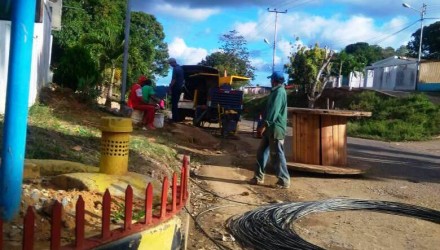 3.La tarea se ha realizado con tendido aéreo y subterráneo de la fibra óptica que busca interconectar a todo el país