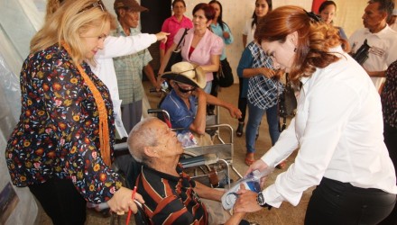 15 03 2018 EM Visita al Hospital Cecilia Pimentel entrega de colchones y elementos de aseo personal 13