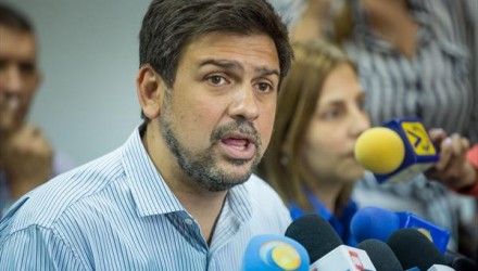 CARLOS OCARIZ
