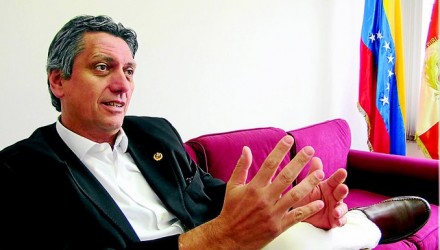exembajador renuncia Pedro Pablo Kuczynski
