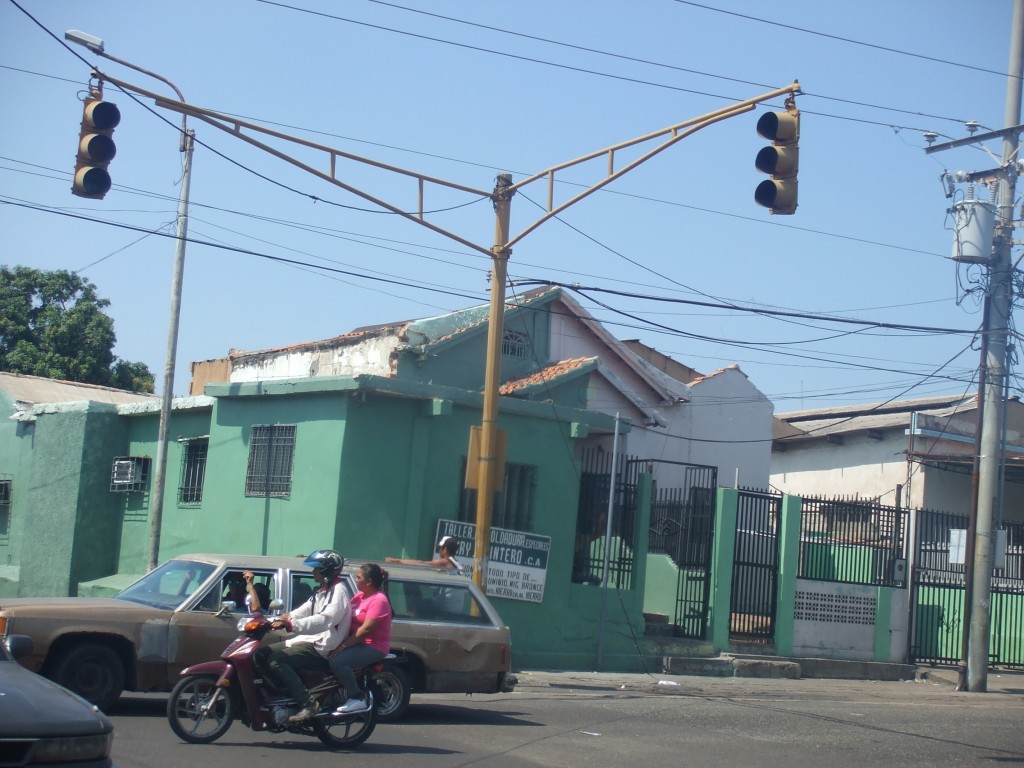 Avenida 17 con calle 98 del sector Santa Rosalía