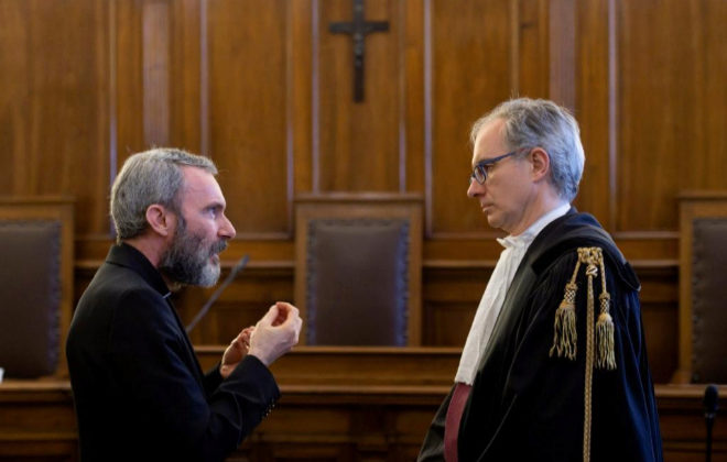 Carlo Alberto Capella, el sacerdote condenado a cinco años de prisión, habla con su abogado