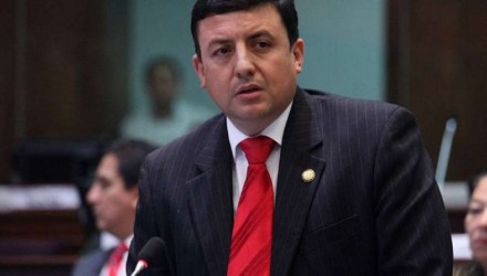 presidente de ecuador nombra a alex solano como su embajador en venezuela