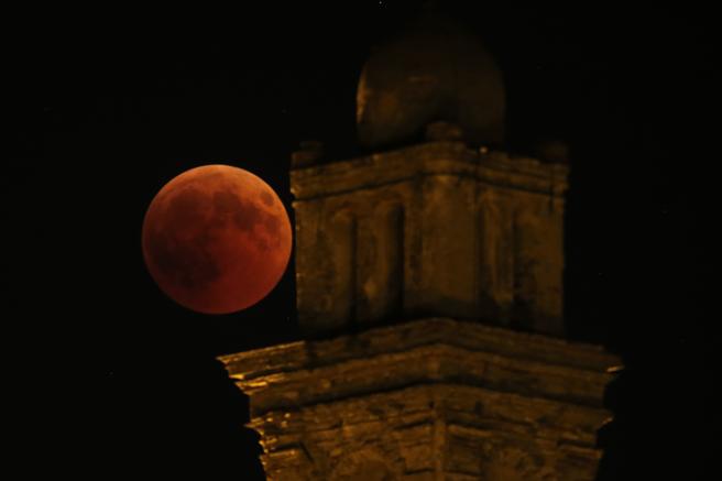 La 'Luna de sangre' vista desde Córcega