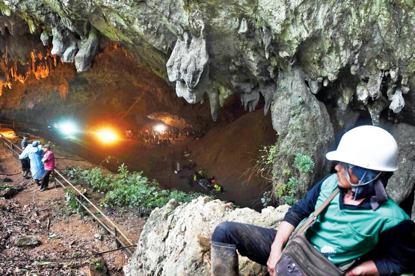 thai-kids-in-cave