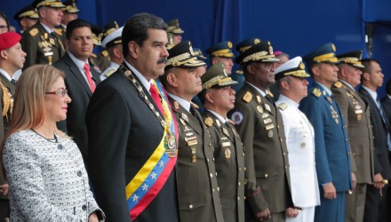 atenatdo contra maduro reuters