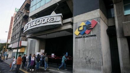 CNE plaza vzla