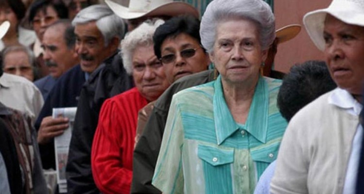 Pensionados marcharán este jueves hasta el BCV para exigir cobro en efectivo 1 Pensión IMSS