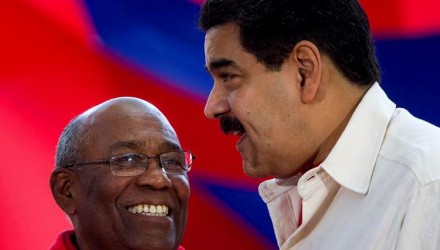aristobulo isturiz se rie con nicolas maduro