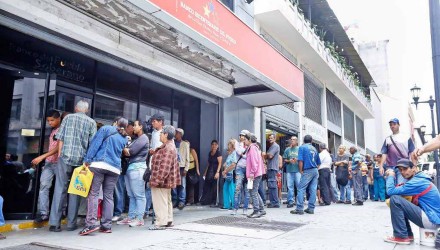 el pueblo salió a cobrar sus pensiones