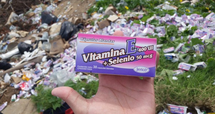 Medicamentos vencidos en vertedero de basura de Maracaibo 3