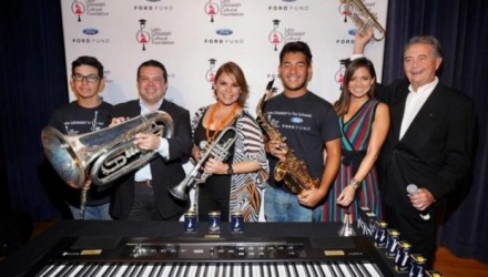 Olga Tañon donó instrumentos 700x352
