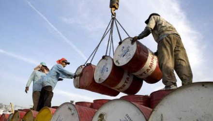 barril de petroleo a 22