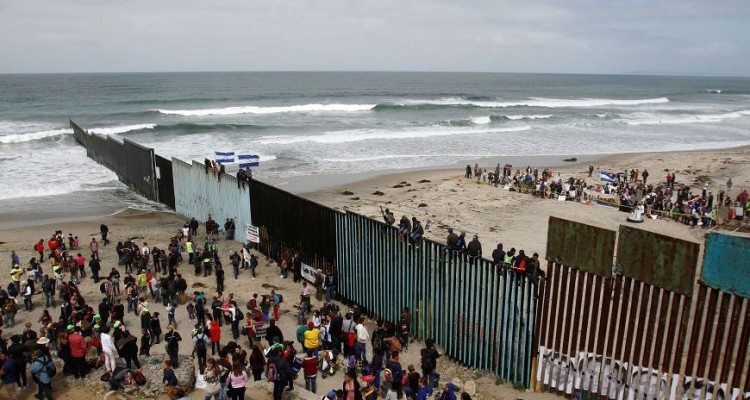 Trump podría cerrar la frontera sur de EE.UU a los migrantes centroamericanos (+VIDEO) 1 migrantes 870x550