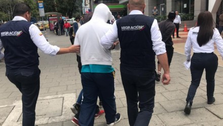 Colombia expulsa a tres venezolanos que robaron camioneta en Bogotá 700x352